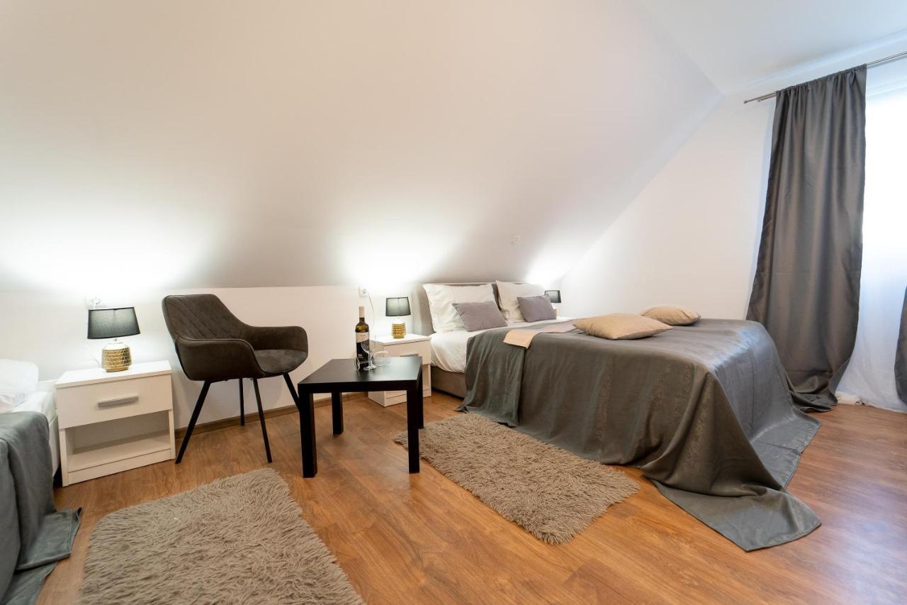 Rooms & Apartment Milan Saborsko Exterior foto