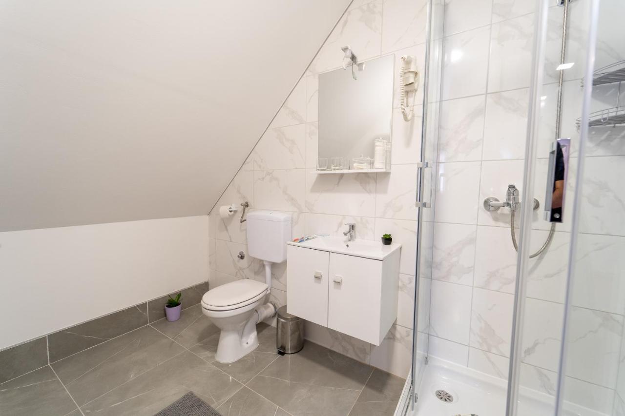 Rooms & Apartment Milan Saborsko Exterior foto