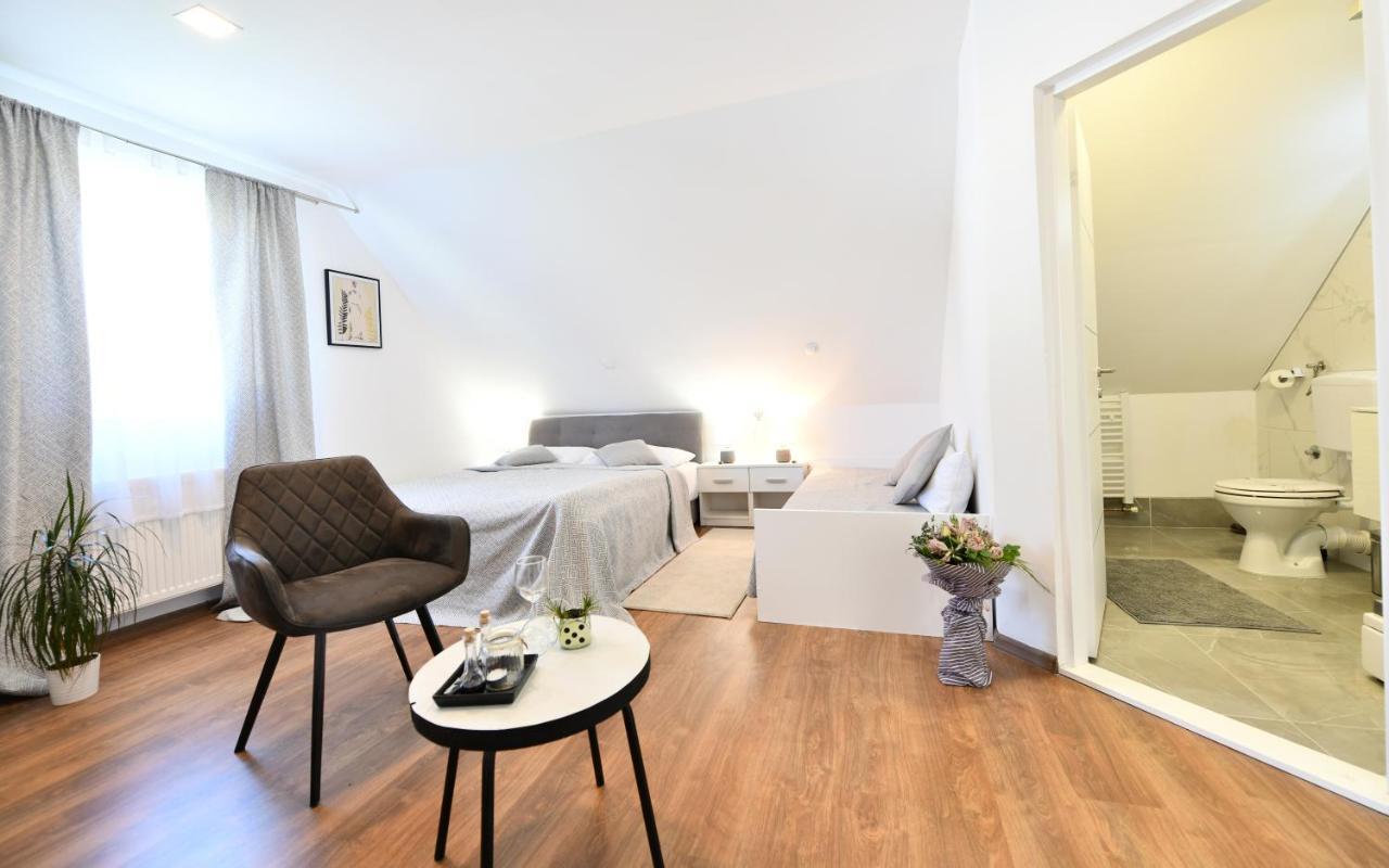 Rooms & Apartment Milan Saborsko Exterior foto